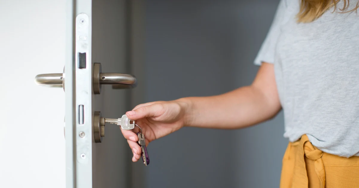 ideal-volet-pourquoi-choisir-une-porte-d-entree-en-aluminium-1
